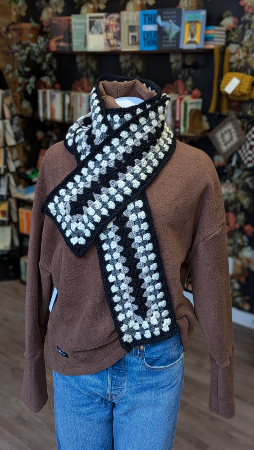 Scarf. Crochet.  Black, Grey & White