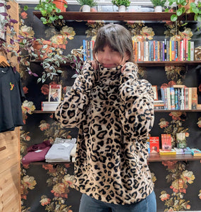 Fleece. Leopard