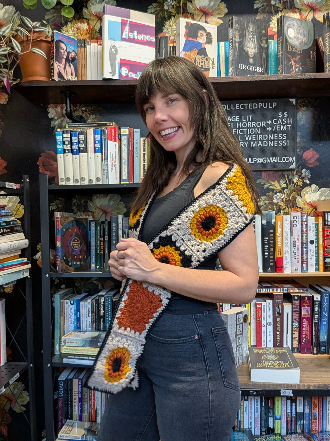 Crochet scarf. Sunflower & Beige