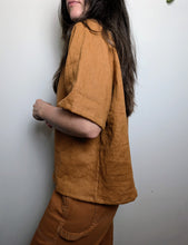 Load image into Gallery viewer, Boxy Blouse. Linen. Amber.
