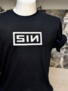 Tee. SIN